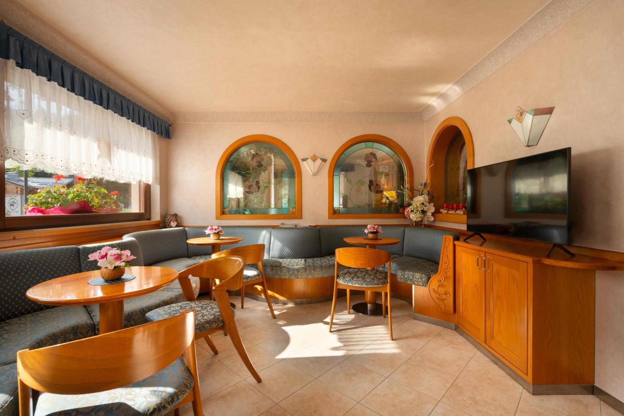 Hotel Villa Emma Madonna Exterior foto